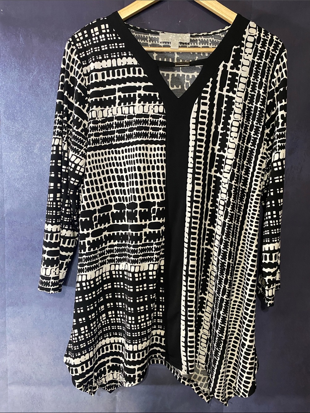 Carolyn Taylor Black and White V-Neck Mixed Print Tunic